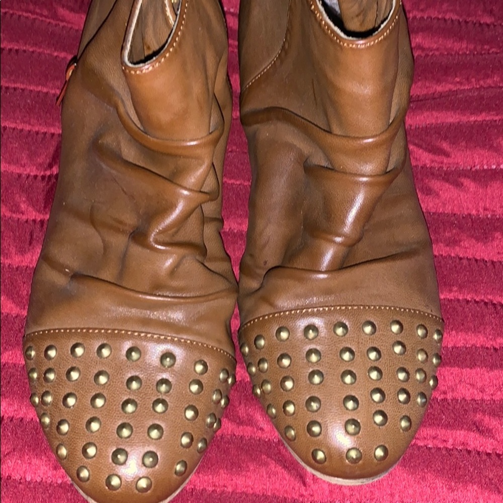Cute brown ankle booties.